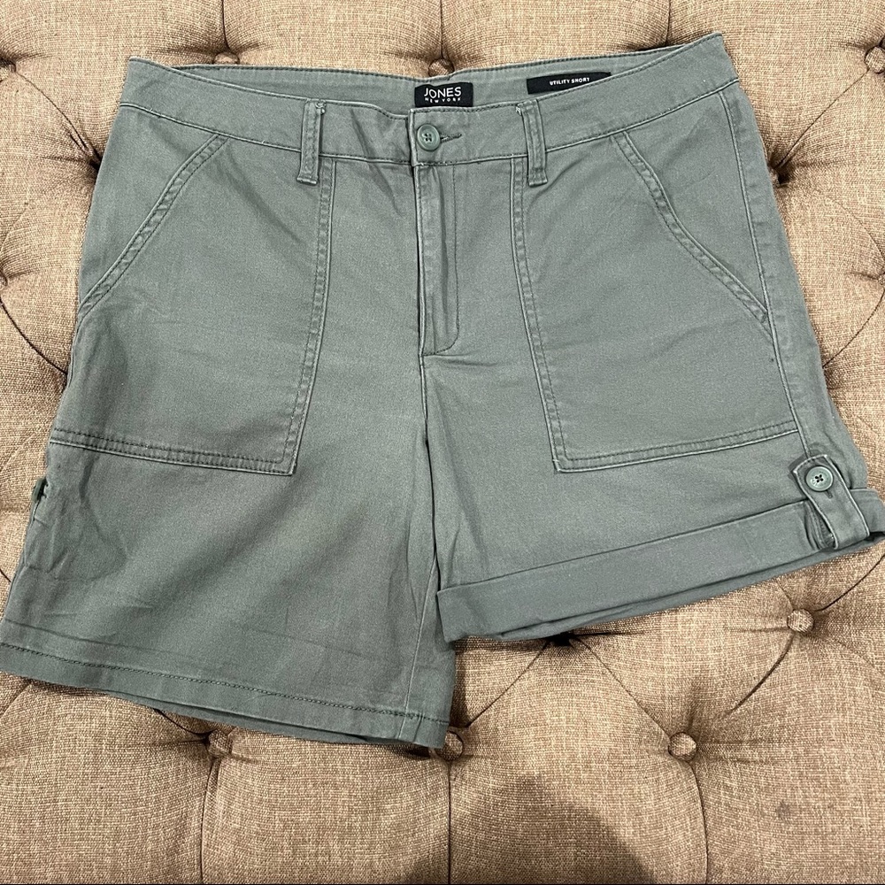 Jones New York - Green Shorts Size 12